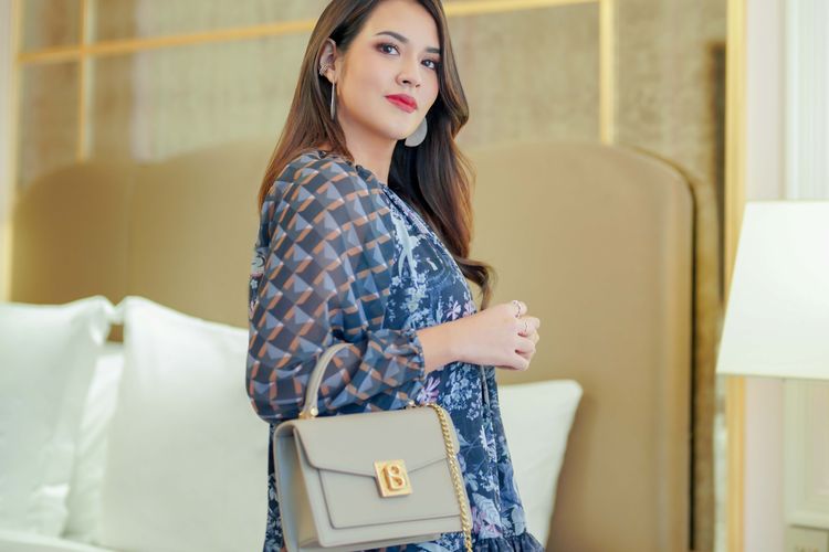 Benang Jarum X Raisa - Wonderful Harmony Ruffle Tunic (Navy)