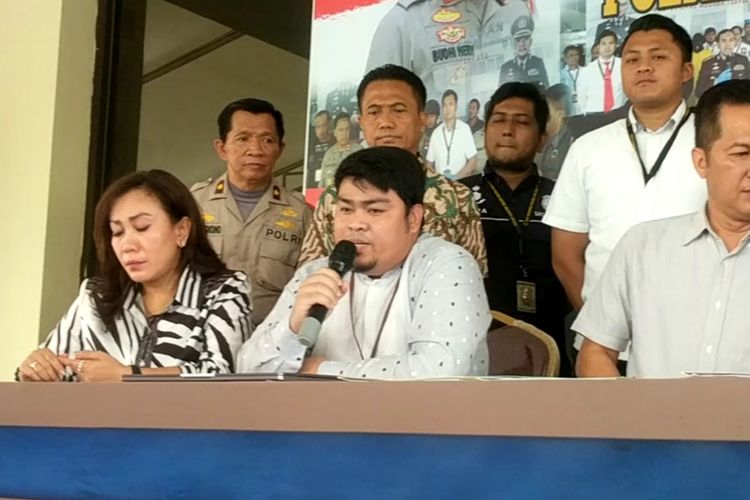 Analis Senior Kebijakan Penyidikan OJK Wahid Hakim Siregar di Mapolres Metro Jakarta Utara, Jumat (27/12/2019).