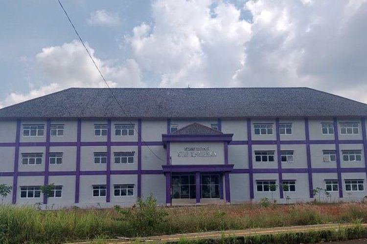 Penampakan area kampus STAI Al-Ruzhan milik mantan Wagub Jawa Barat Uu Ruzhanul Ulum yang berada di Kampung Cibeureum, Desa Cilangkap, Manonjaya, Kabupaten Tasikmalaya, Selasa (29/4/2025) 

