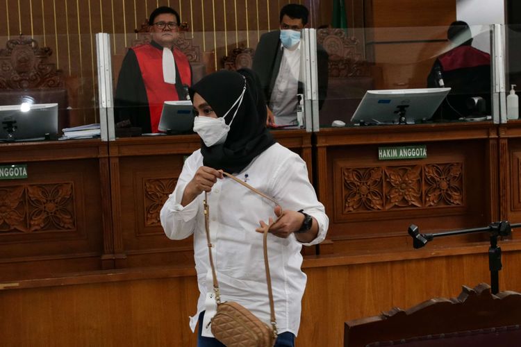 Susi, asisten rumah tangga Ferdy Sambo memberikan keterangan saat menjadi saksi sidang dengan terdakwa kasus pembunuhan berencana Nofriansyah Yosua Hutabarat (Brigadir J), Bharada Richard Eliezer Pudihang Lumiu (Bharada E) di Pengadilan Negeri Jakarta Selatan, Senin (31/10/2022).