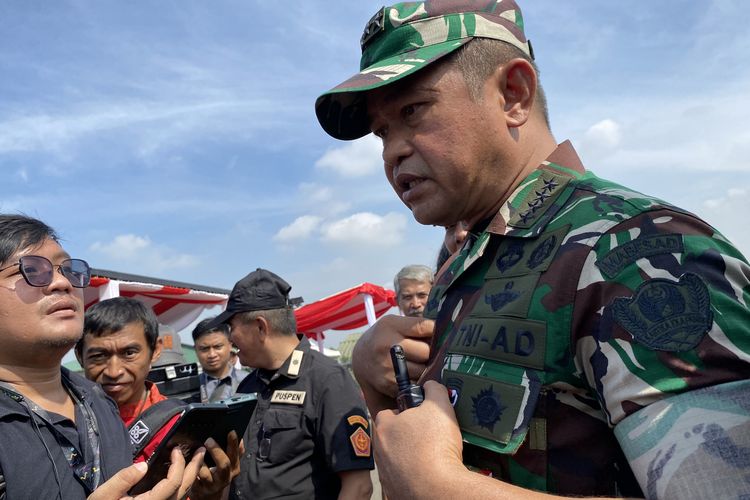 Kepala Staf TNI Angkatan Darat (KSAD) Jenderal Maruli Simanjuntak di Taxi Way Echo Lanud Halim Perdanakusuma, Jakarta Timur, Kamis (1/2/2024).