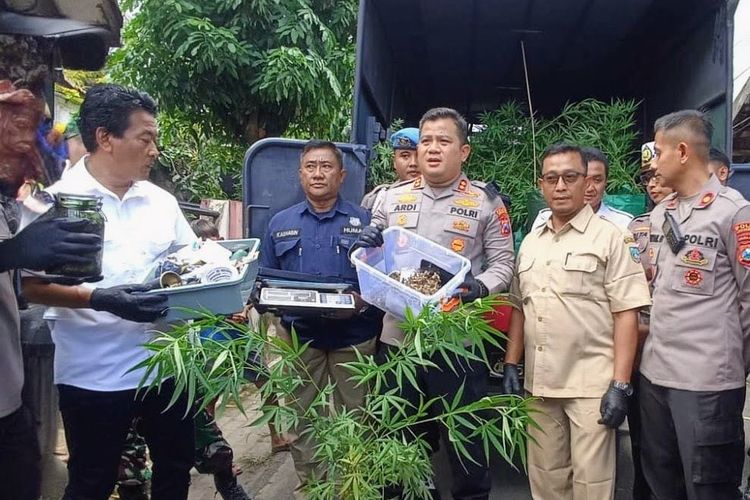 Ganja di Kontrakan Jombang, Peran Terdakwa Beda-Beda, Tuntutan Jaksa 1 Tahun hingga 13 Tahun Penjara