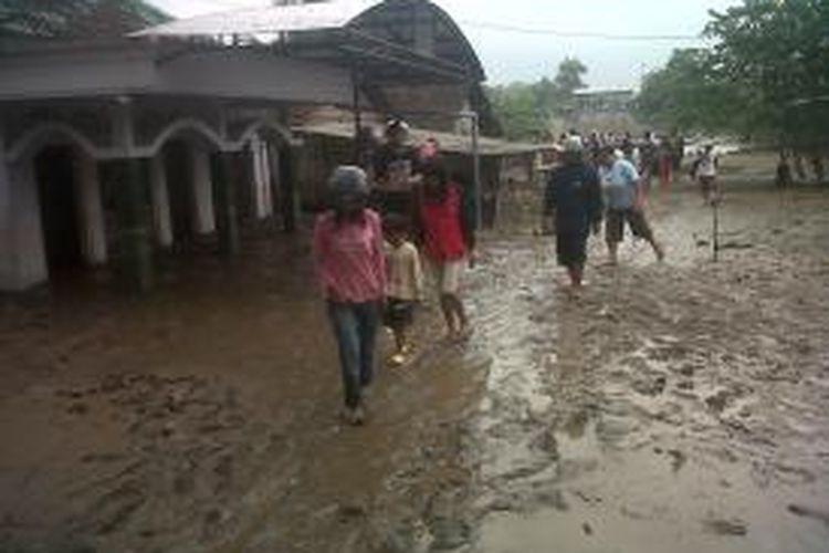 Sejumlah rumah di Kecamatan Kandangan, Kabupaten Kediri, terkena lahar hujan Gunung Kelud, Rabu (19/2/2014).