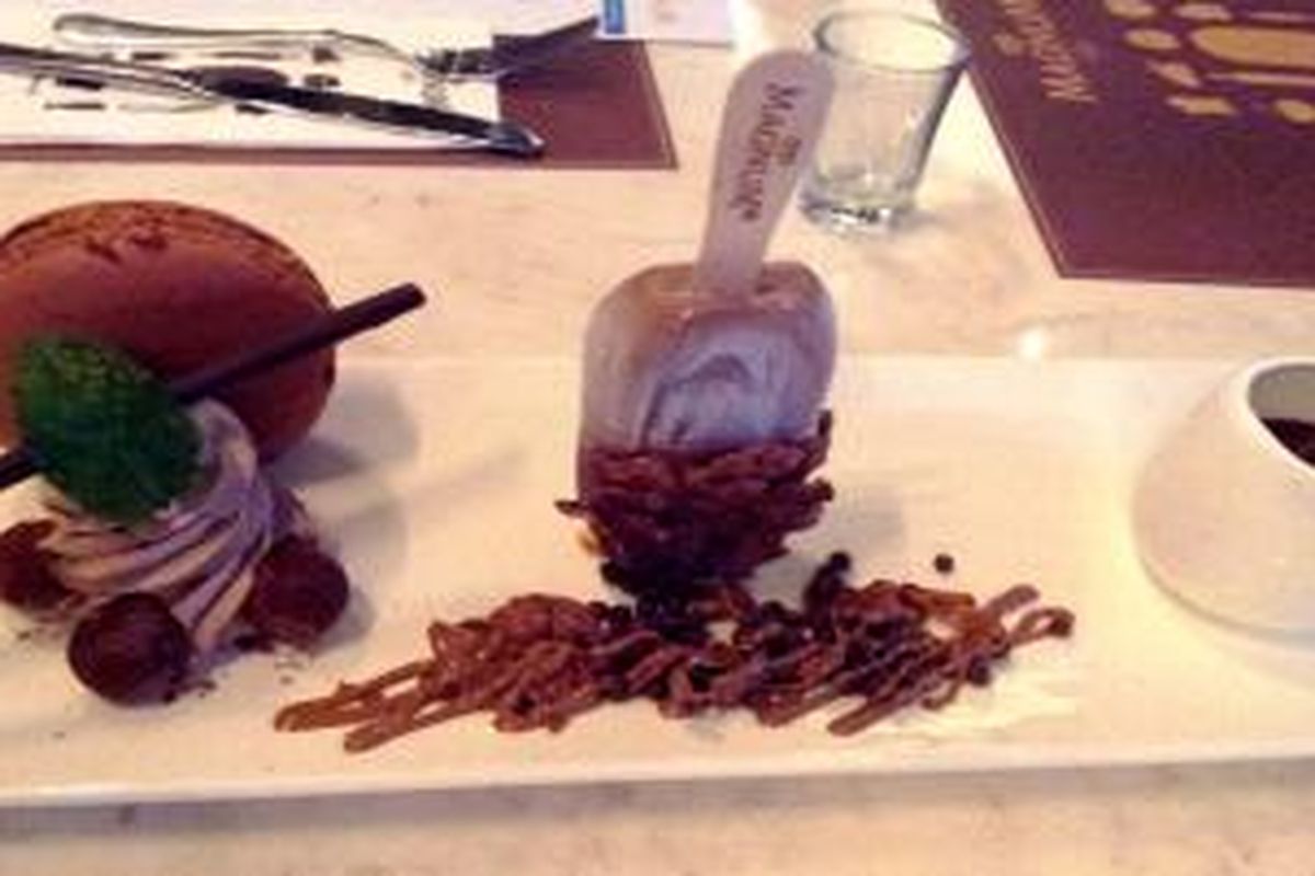 Macaron yang manis akan dihadirkan dalam lima menu dessert dari Magnum Cafe.