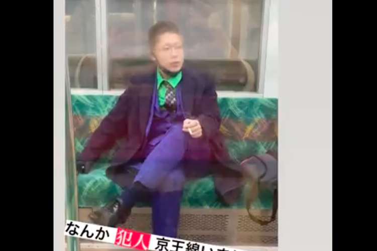 Pria berkostum Joker melakukan penusukan pada belasan penumpang kereta dan bakar gerbong kereta di Tokyo