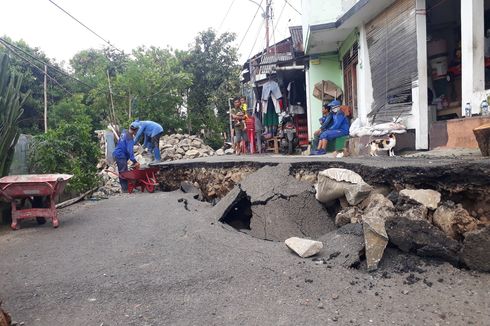 Perbaiki Sementara Jalan Kesatrian yang Amblas, Sudin SDA Jaktim: Sebenarnya Wewenang BBWSCC