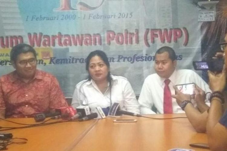 Tim kuasa hukum Firza Husein saat konferensi pers di Mapolda Metro Jaya, Senin (6/2/2017).