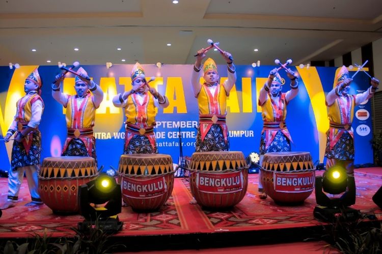 Pertunjukan alat musik Dol khas bengkulu dalam Malaysia Tour and Travel Association (MATTA) Fair 2018, di Kuala Lumpur, 7-9 September 2018.