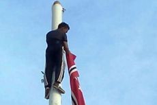 Polisi Turunkan Bendera Bulan Sabit Bintang di Lapangan Upacara Aceh Timur