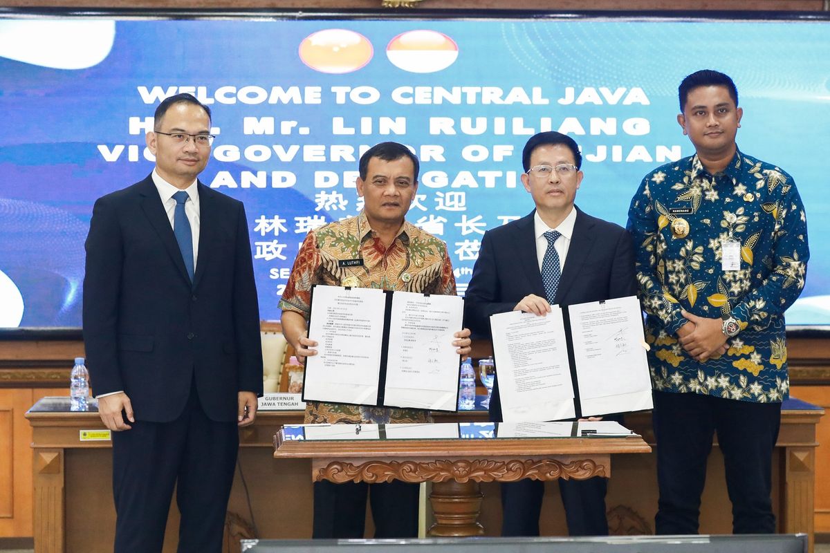 Acara penandatangan kerja sama Gubernur Jateng Ahmad Luthfi dengan Wakil Gubernur Fujian, China, Lin Ruiliang, di Kantor Gubernur Jateng, Selasa (24/6/2024).
