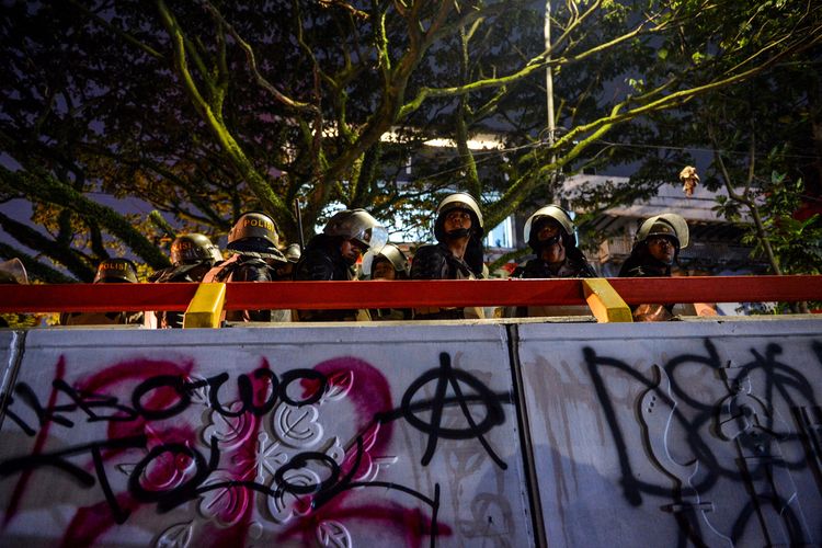 Kronologi Aksi May Day Bandung Ricuh: Massa Serba Hitam Muncul di Taman Dago, Bakar Pos Polisi