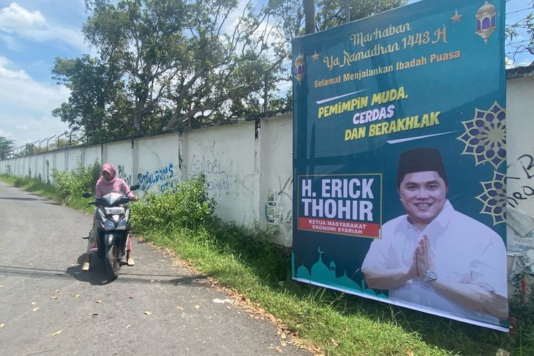 Baleho menteri BUMN Erick Thohir bertebaran di seluruh Kecamatan di Pamekasan mulai Kamis (7/4/2022).