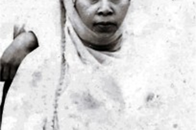 Nyai Ahmad Dahlan atau Siti Walidah.