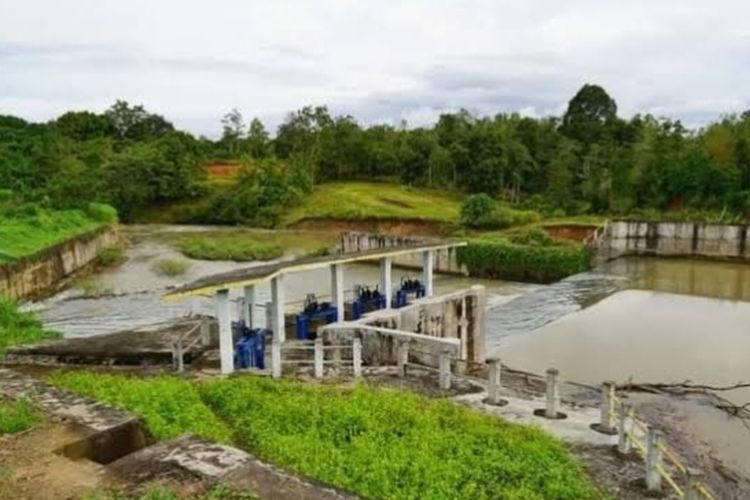Empat terdakwa kasus korupsi proyek peningkatan Daerah Irigasi (DI) Waru Waru, Kabupaten Bone, Sulawesi Selatan divonis bersalah oleh pengadilan tindak pidana korupsi (Tipikor) Makassar. Senin, (27/10/2025).