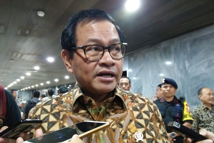 Politisi Senior PDI-P Pramono Anung di Kompleks Parlemen, Senayan, Jakarta, Selasa (18/6/2019)