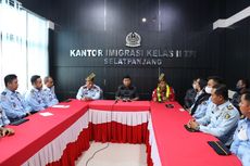Disorot Jokowi, Kemenkumham Riau Ancam Rumahkan Petugas Imigrasi yang Pungli 