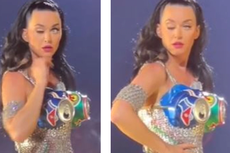 Mata Kanan Katy Perry Tiba-tiba Menutup Saat Konser, Kenapa?