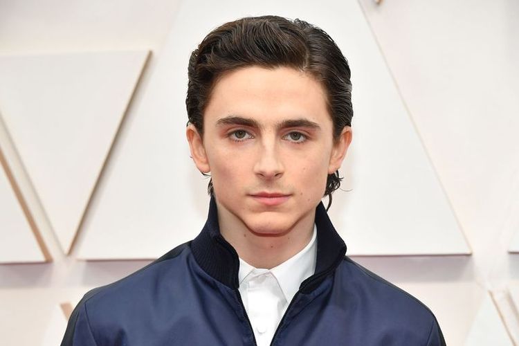 Aktor Timothee Chalamet ketika menghadiri penganugerahan Piala Oscar 2020.