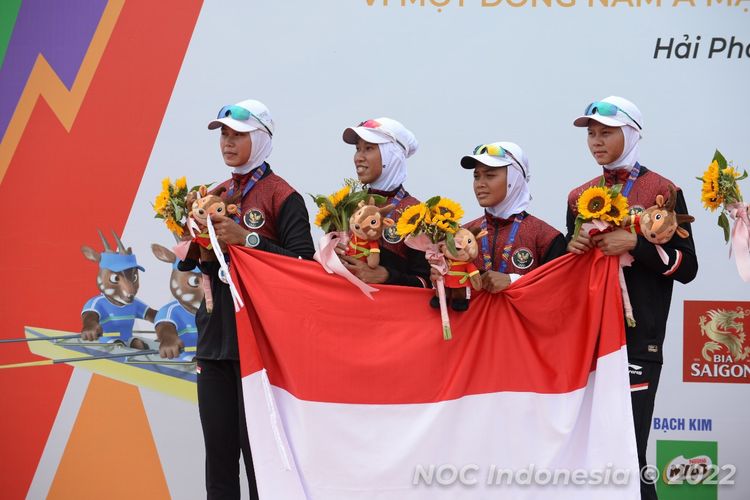 Tim rowing Indonesia berhasil mendapatkan tambahan medali perak di nomor Lighweight Women's Quadruples Scull (LW4X) SEA Games Vietnam di Haiphong Canoeing and Rowing Training Center, Hai Pong, Vietnam, Jumat (13/05).