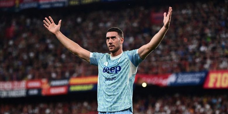 Penyerang Juventus, Dusan Vlahovic, merayakan gol pada partai Serie A 2025-2026 Genoa vs Juventus yang berlangsung di Stadion Luigi Ferraris di Genoa pada Minggu (31/8/2025)