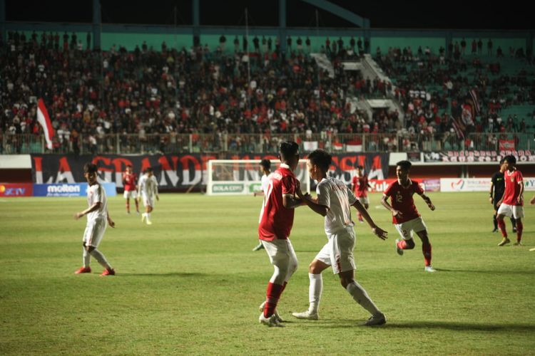 Pertandingan timnas U16 Indonesia vs Vietnam pada laga penentuan juara Grup A Piala AFF U16 2-2022 di Stadion Maguwoharjo, Sleman, Yogyakarta, Sabtu (6/8/2022). Laga Indonesia vs Vietnam akan kembali tersaji pada partai final Piala AFF U16 2022, Jumat (12/8/2022). 