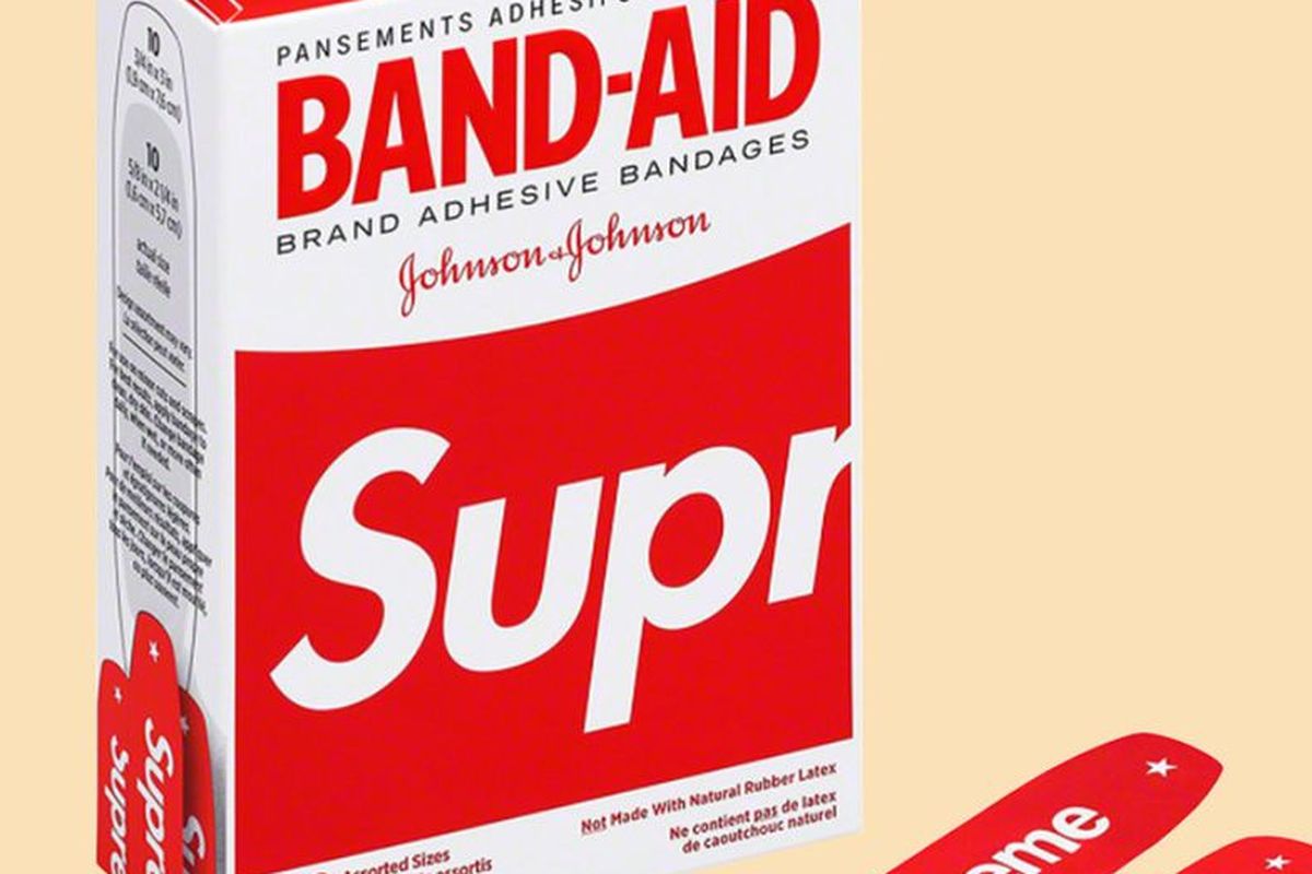 Band- Aid koleksi Spring/Summer 2019 Supreme hasil kerjasama dengan Johnson & Johnson.