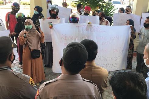 Diwarnai Tangisan, Pedagang Lhokseumawe Demo ke Kantor Wali Kota 