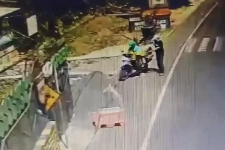 Terekam CCTV dan Viral, Maling Larikan Motor Penjual Es Krim Keliling Usia 73 Tahun di Batu