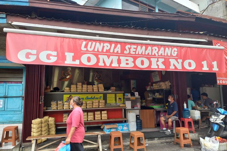 Loenpia Gang Lombok, di kawasan Pecinan Semarang yang berumur ratusan tahun, Jumat (9/9/2022).