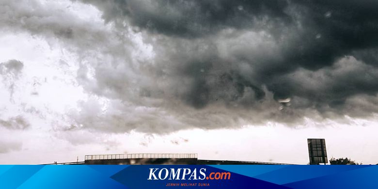 Viral Awan Hitam Besar Di Langit Surabaya Begini Penjelasannya Halaman All Kompas Com