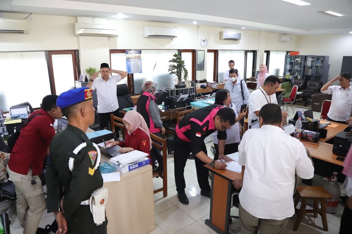 Penggeledahan kantor Dinas Pendidikan Provinsi Jatim oleh penyidik Kejati Jatim pada 12 Maret 2025.