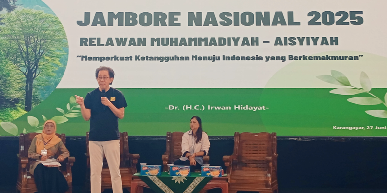 Direktur Sido Muncul Irwan Hidayat saat memaparkan materi di Seminar Nasional yang diselenggarakan oleh MDMC dan LLHPB Aisyiyah, Jumat (27/6/2025).