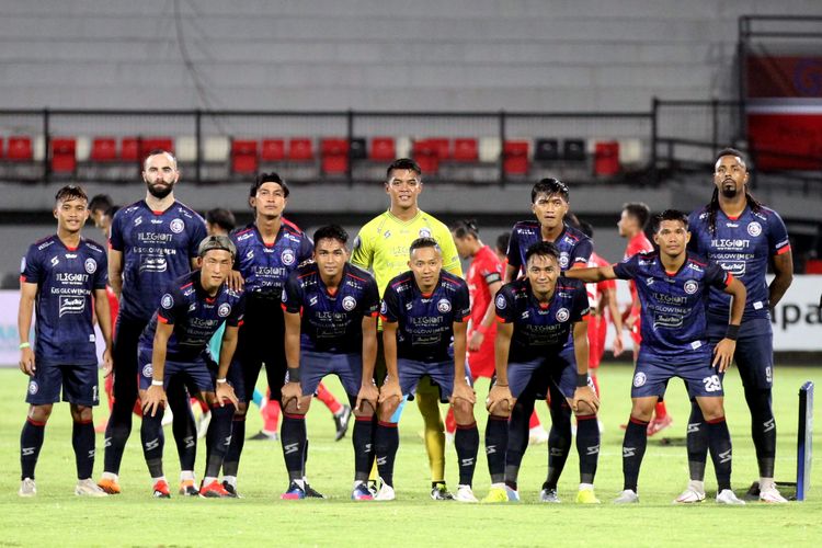 Arema FC saat pertandingan pekan 23 Liga 1 2021-2022 melawan Persija Jakarta yang berakhir dengan skor 1-1 di Stadion Kapten I Wayan Dipta Gianyar, Sabtu (5/2/2022) malam.
