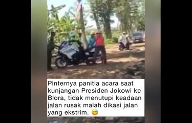 Tangkapan layar  voorijder iring-iringan Presiden Joko Widodo terpeleset saat melakukan kunjungan kerja ke Kabupaten Blora, Jawa Tengah, pada Jumat (10/3/2023).
