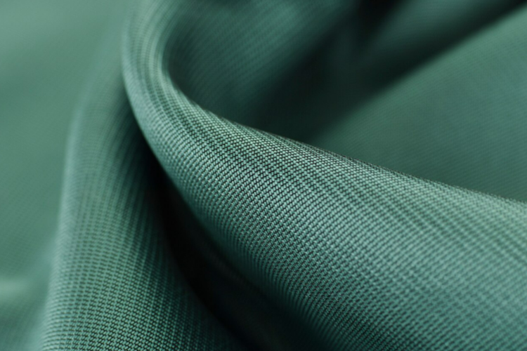 Bahan Polyester Panas atau Tidak? Kenali Sifat dan Jenisnya
