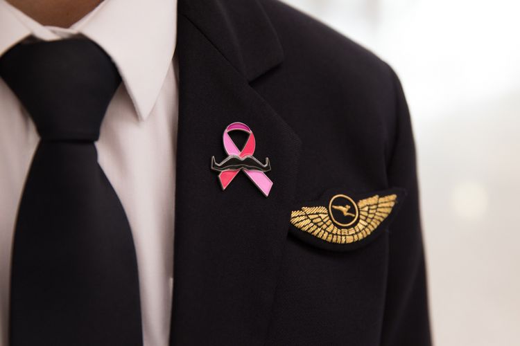 FlyPink dari Qantas Airways, kampanye kesadaran kanker payudara dan prostat. 