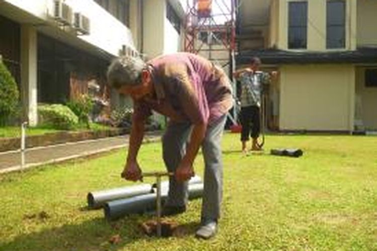 pembuatan lubang bipori diAreal Kantor Bupati Semarang di Jl Diponegoro No.14 Ungaran, Jawa Tengah.