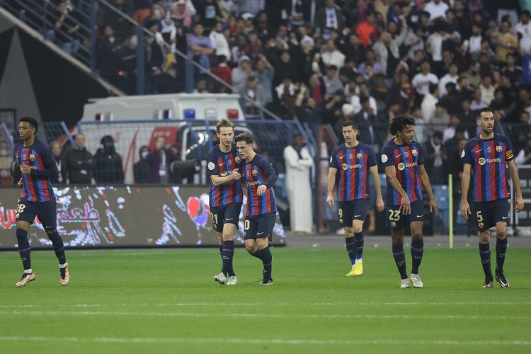 Pemain Barcelona Gavi (tengah) merayakan gol ke gawang Real Madrid pada final Piala Super Spanyol 2022-2023. Laga Real Madrid vs Barcelona dalam final Piala Super Spanyol 2022-2023 berlangsung di Stadion Internasional King Fahd, Riyadh, Arab Saudi, pada Senin (16/1/2023) dini hari WIB.