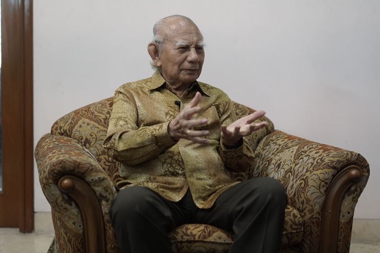 Prof. Emil Salim dalam sebuah wawancara dengan Kompas Go pada Kamis (24/2/2022) di kediamannya di Jakarta Selatan. 
