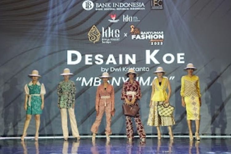 Batik asal Banyumas atau yang lebih dikenal dengan nama batik banyumasan diperkenalkan dalam Banyumas Fashion Festival (BFF) 2023.