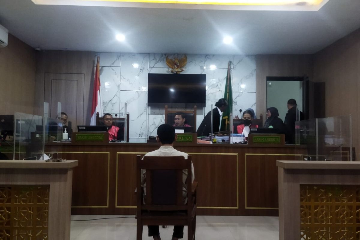 Rizky Noviyandi Achmad saat mengikuti sidang di Pengadilan Negeri (PN) Kota Depok, Selasa (27/6/2023).