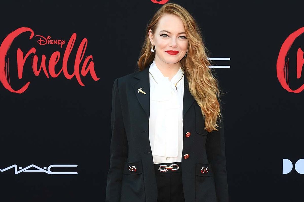 Aktris Emma Stone dalam gala premiere film Cruella.