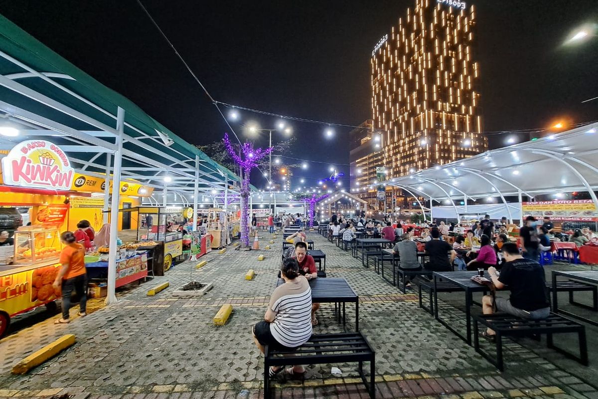 Ilustrasi pusat jajanan kaki lima G Town Square. 