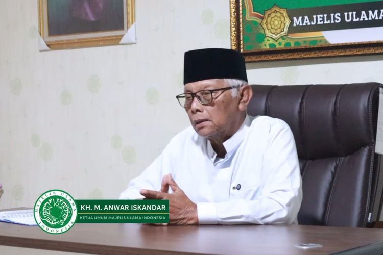 Ketua Umum MUI KH M Anwar Iskandar