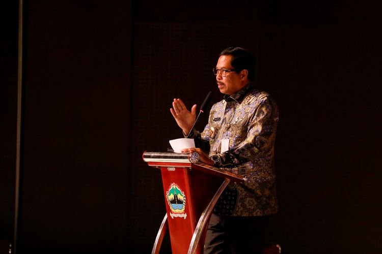 Penjabat (Pj) Gubernur Jawa Tengah (Jateng) Nana Sudjana dalam kegiatan Rembug Pembangunan Jateng di Taman Balekambang, Kota Surakarta, Kamis (30/5/2024).
