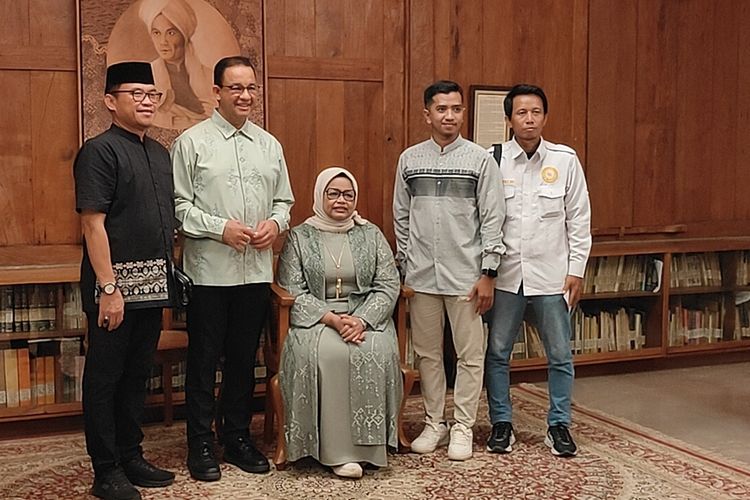 Warga Datangi Open House Anies Baswedan, Selfie hingga Dapat Bingkisan