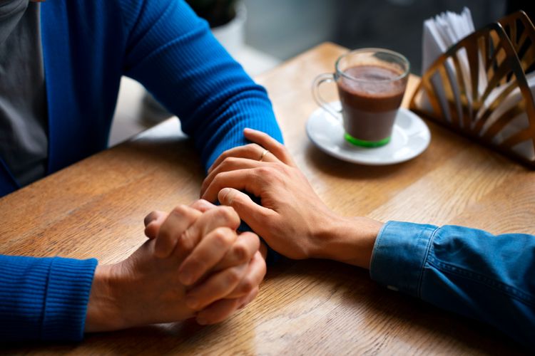 Butuh teman curhat yang bijak? Kenali zodiak yang dikenal jago memberi saran, dari Libra yang adil hingga Virgo yang detail-oriented.