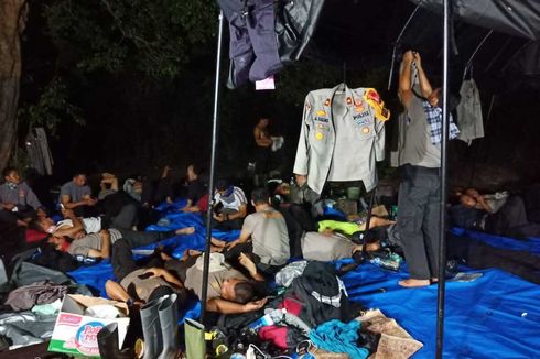 Karhutla Tak Kunjung Padam, Polisi di Riau Tidur di Hutan