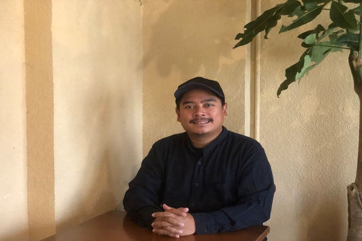 Usai lulus dari James Cook University in Singapore, Anky Andikara memantapkan diri untuk berkarier di sektor bisnis. Ilmu MBA pun dibawanya pulang untuk bekerja di Indonesia berkarier sebagai Head of Sales and Merchant Care Midtrans, anak usaha dari GoTo Financial. 