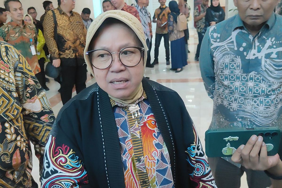 Menteri Sosial Tri Rismaharini ditemui di Kompleks Parlemen Senayan, Jakarta, Selasa (19/3/2024).